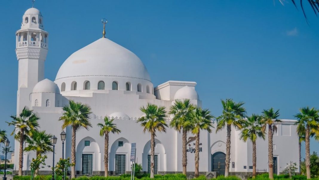 white mosque daytime view dammam saudi arabia