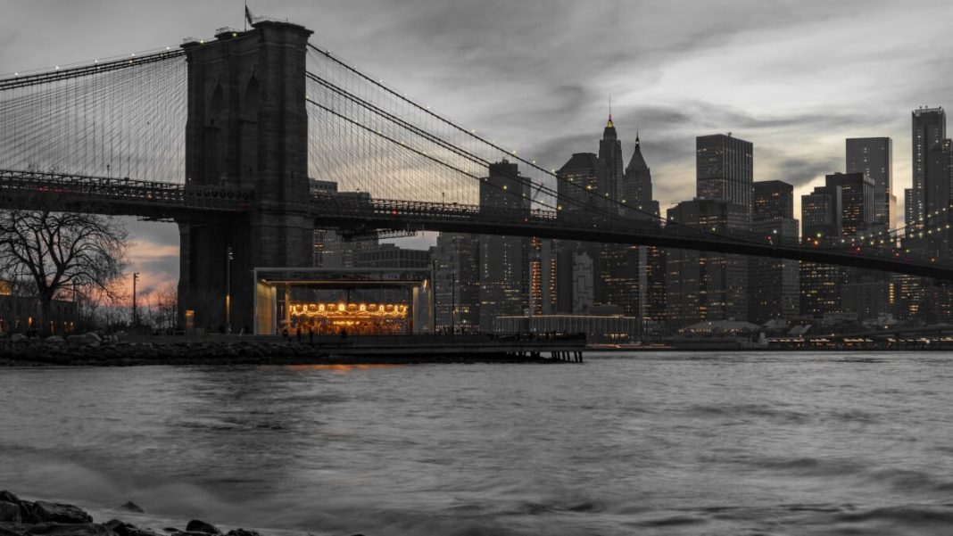 manhattan bridge nyc us sunset view