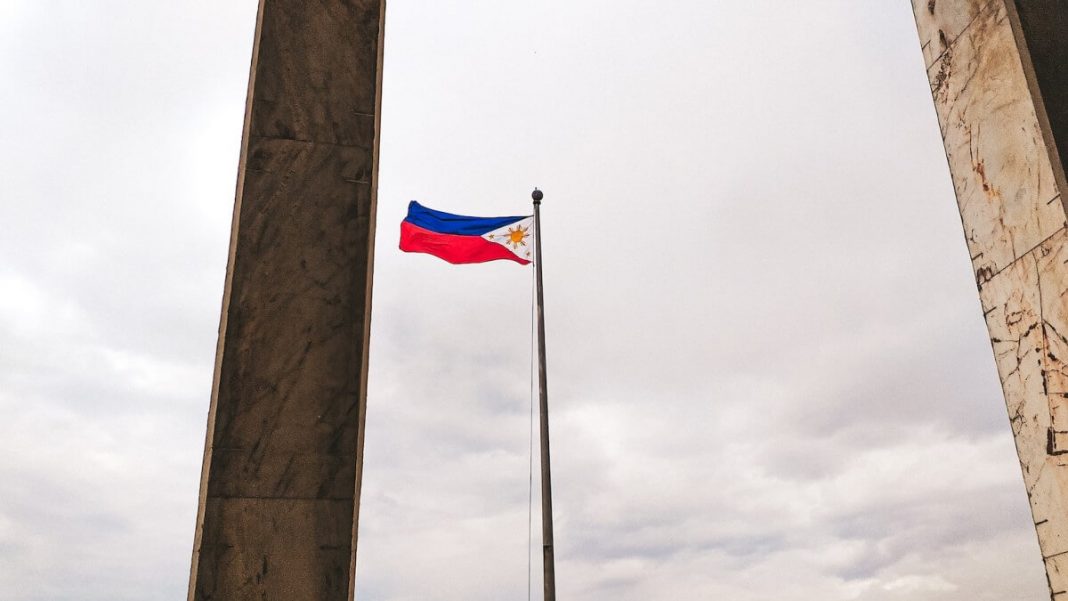 philippines flag waving flagpole shrine of valor philippines