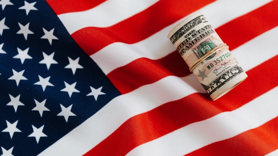 us banknote roll on us flag