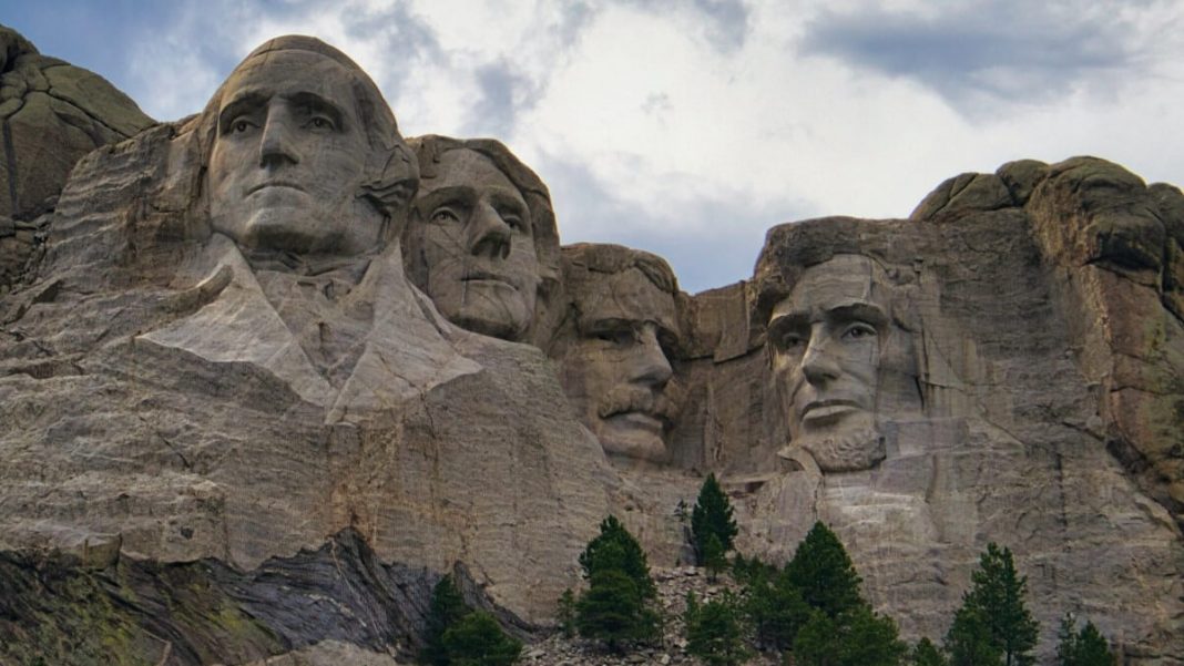 mount rushmore daytime view