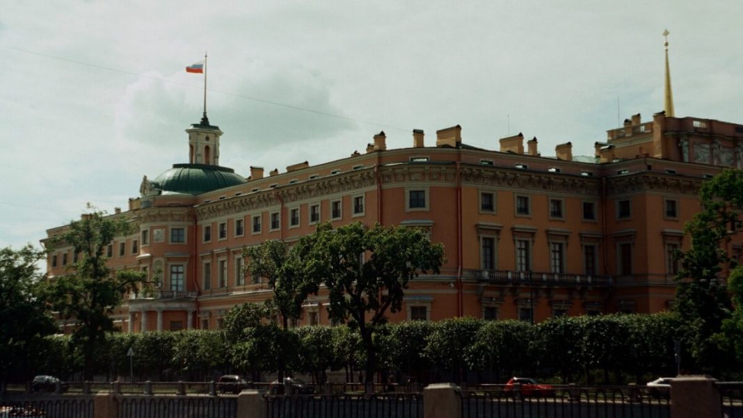 russia flag in top of mikhailovsky castle st petersburg