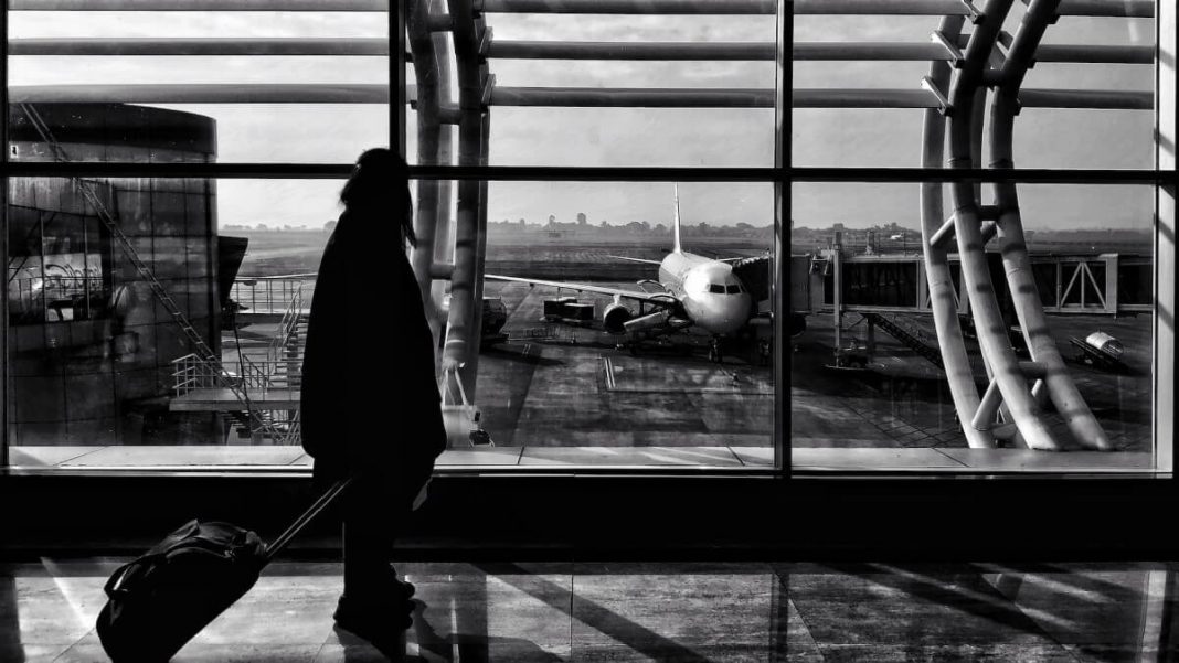 woman-with-luggage-silhouette-at-the-airport