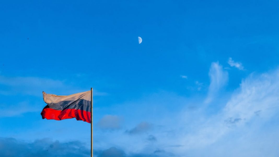 russia flag on flagpole