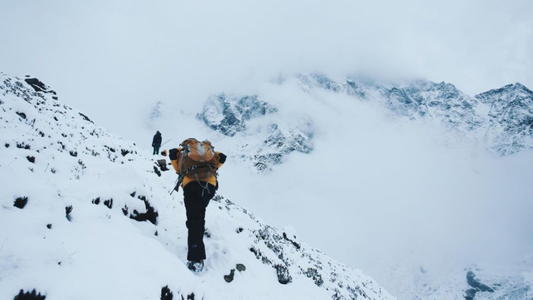 Mount everest climbers